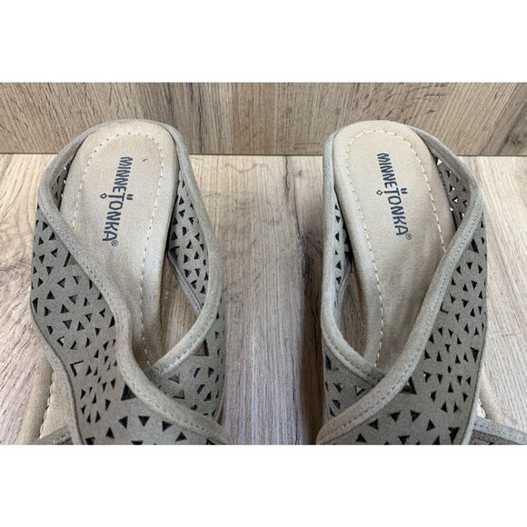 Minnetonka Platform Wedge Eyelet Sandals Women's Size 10 Brown Suede Leather - Picture 8 of 15